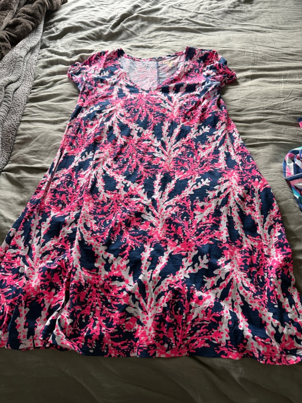 EUC Lilly Pulitzer v neck tee shirt dress.